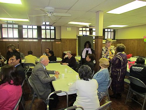 PRIMERA CELEBRACION EN IRVING PARK: 
